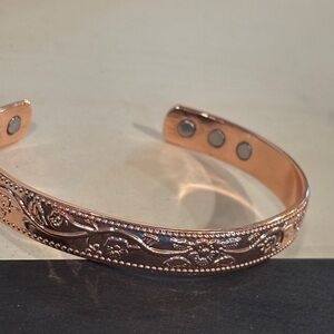 Elegant Cooper Magnetic Bracelet. Excellent Used Condition.